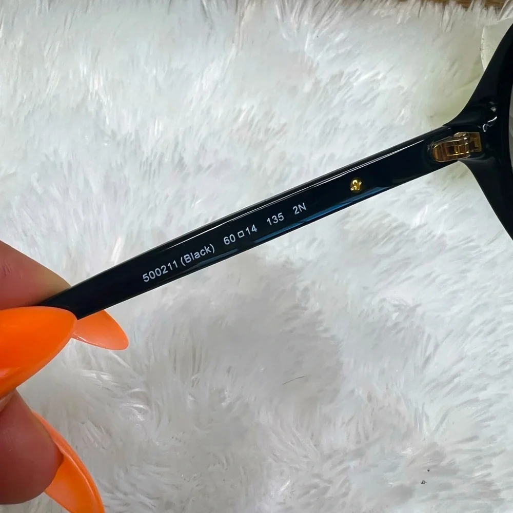 COPY - Coach Sunglasses *Never worn* - Picture 5 of 6